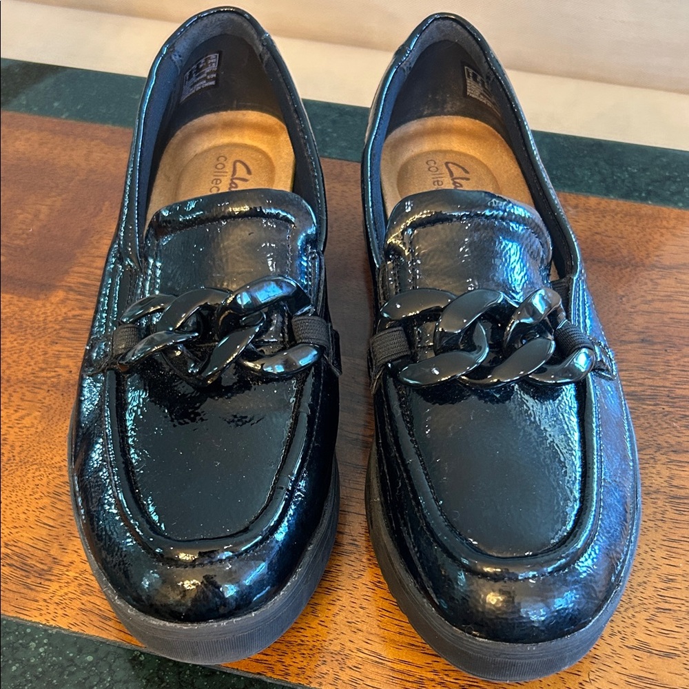 Clark’s Black Patent Leather Loafers with Chain Detail Wedged Heel 8.5 M